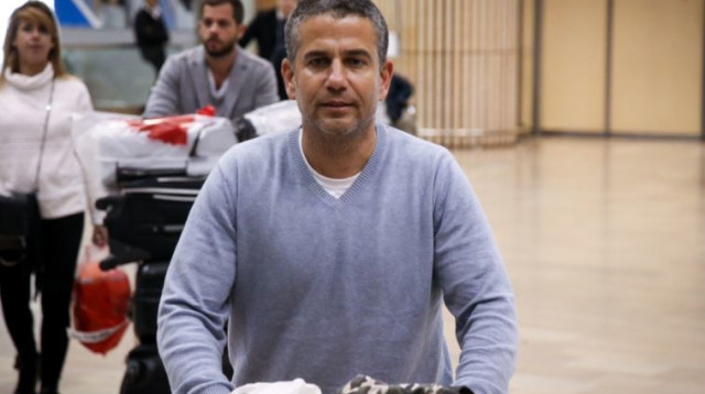 ינון מגל עם שובו לארץ לאחר התפוצצות הפרשה (צילום: פלאש 90)