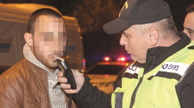 בדיקת ינשוף  (צילום: גדעון מרקוביץ, פלאש 90)