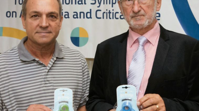 המוצץ שיפחית את הטראומה שחווים פעוטות בהליך של לפני ניתוח (צילום: דוברות מעייני הישועה)