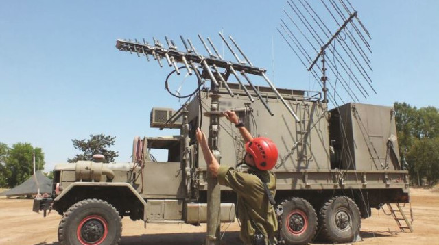 לוחם אלקטרוניקה (צילום: דובר צה"ל)