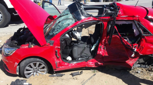 תאונת דרכים בכביש 293 (צילום: חטיבת דובר המשטרה)