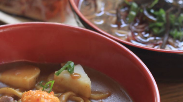 מרקים ואטריות ב"בועזו" (צילום: אסנת גואטה)