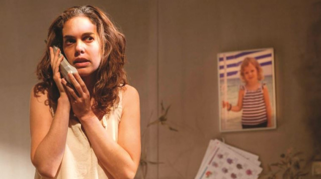 נילי רוגל בהצגה "המחיצה" (צילום: ז'ראר אלון, יח"צ)