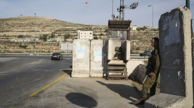 מחסום ליד קריית ארבע, ארכיון (צילום: הדס פרוש , פלאש 90)