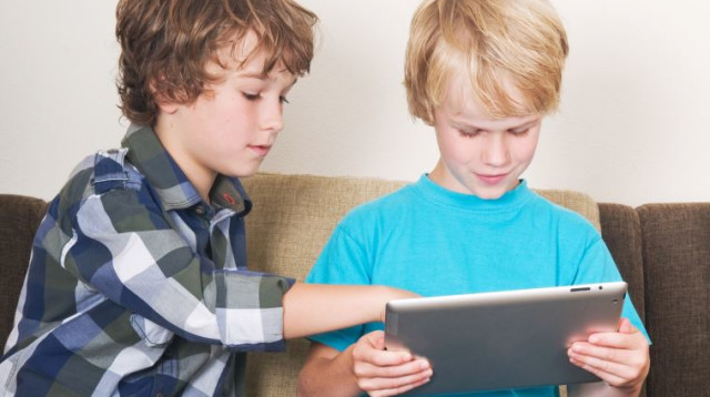 ילדים ומסכים (צילום: ingimage ASAP)