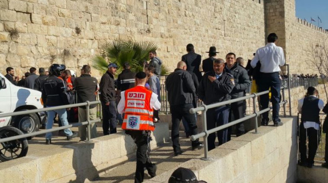 פיגוע בשער יפו (צילום: אורי דייויס - דוברות איחוד הצלה)