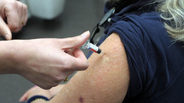 חיסון נגד שפעת (צילום: אבשלום ששוני)