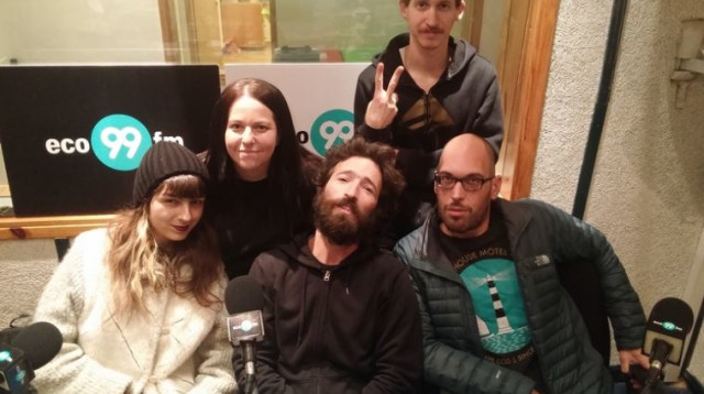 להקת בום פם באולפן רדיו eco 99 (צילום: בת שבע לפר)