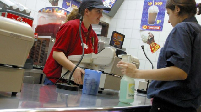 בני נוער עובדים (צילום: אלכס רוזקובסקי)