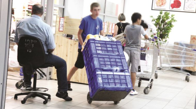 בני נוער עובדים (צילום: יהונתן שאול)