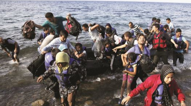 מספרם צפוי להגיע בשנה הקרובה לשלושה מיליון. פליטים באירופה (צילום: רויטרס)