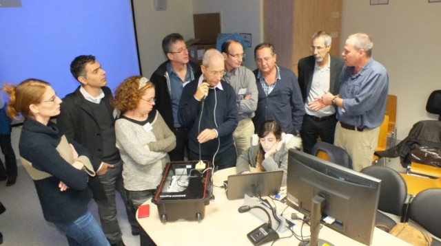 הדרכה על מכשיר ה-EBUS (צילום: אלי דדון)