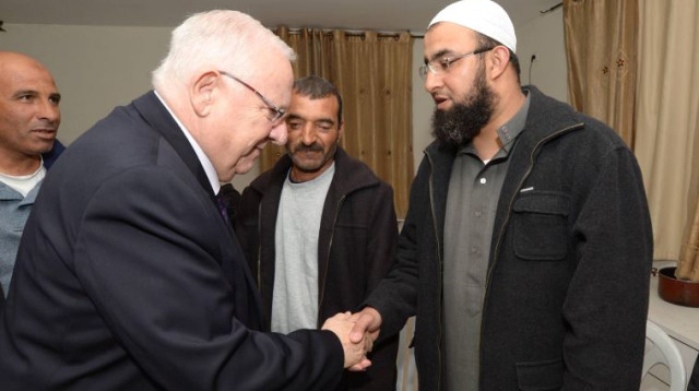 ריבלין מבקר את משפחתו של אמין שעבאן שנרצח בפיגוע בתל אביב (צילום: מארק ניימן, לע"מ)