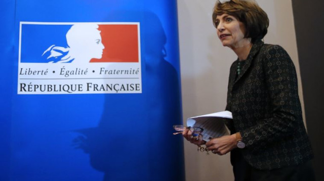 שרת הבריאות של צרפת, מריסול טוראן, מגיעה למסיבת עיתונאים בעיר רן, (צילום: רויטרס)