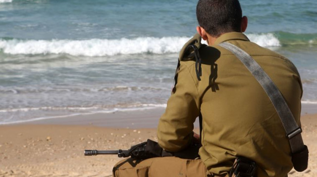 חייל במצוקה נפשית (צילום: מרק ישראל סלם)