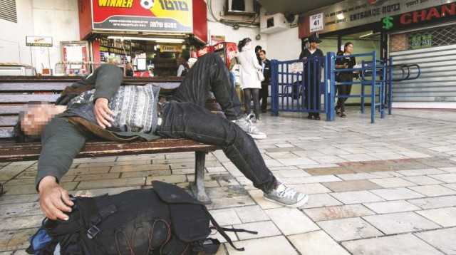 הומלס בתחנה המרכזית בתל אביב  (צילום: ניקי קלווין, פלאש 90)