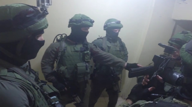 תפיסת המחבל מעתניאל (צילום: צילום מסך,דובר צה"ל)