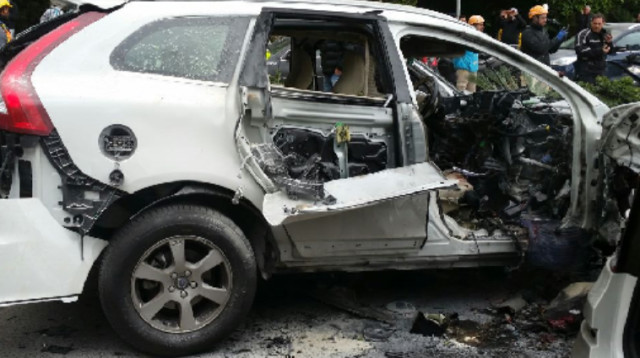 פיצוץ הרכב על גבול רמת גן -תל אביב (צילום: חטיבת דובר המשטרה)