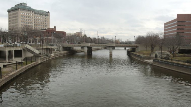 זיהום מים בנהר עיר פלינט (צילום: רויטרס)