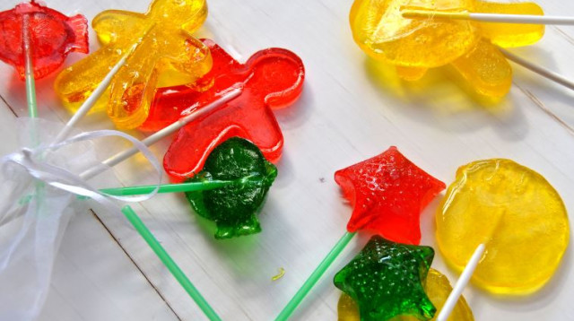 סוכריות על מקל לחג הבנים (צילום: פסקל פרץ רובין)