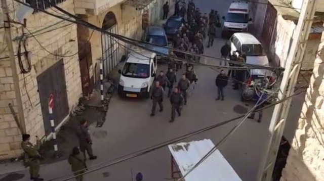 כוחות הביטחון בפינוי בחברון (צילום: חברים לשעת צרה)