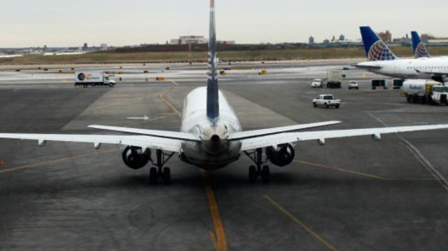 שדה תעופה בניו יורק, טיסות אחרונות לפני הסופה (צילום: רויטרס)