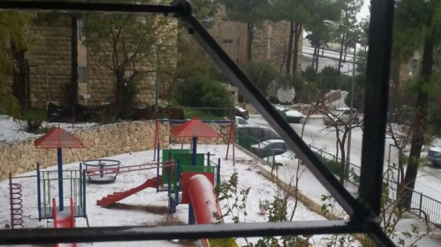 שלג בקרית ארבע (צילום: טהר בן ציון)