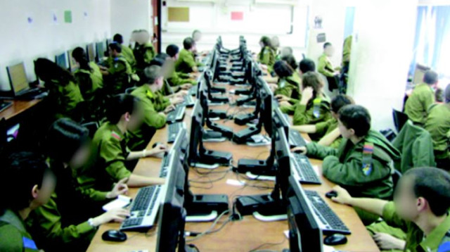 לוחמי סייבר של צה"ל  (צילום: דובר צה"ל)