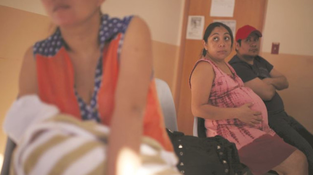 אשה בהריון בדרום אמריקה (צילום: רויטרס)