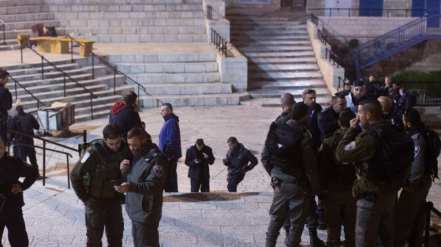 כוחות הביטחון באזור שער שכם (צילום: יונתן זינדל, פלאש 90)