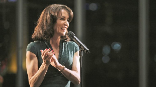 פליסיטי האפמן ב"פשע אמריקאי" (צילום: יח"צ)