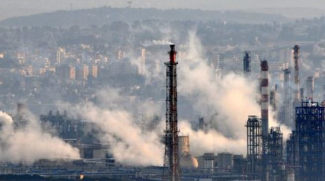 זיהום במפרץ חיפה (צילום: שי להב)