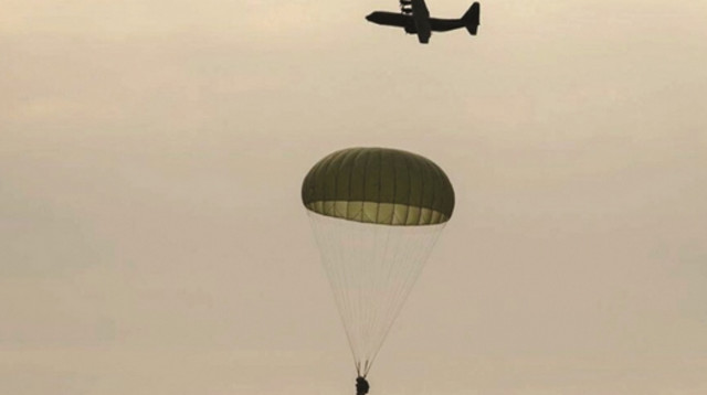 אימון צניחה בחטיבת הצנחנים (צילום: דובר צה"ל)