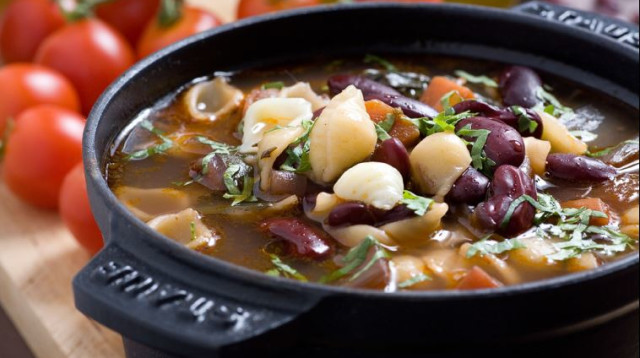 מרק מינסטרונה "זופה" (צילום: בועז לביא)