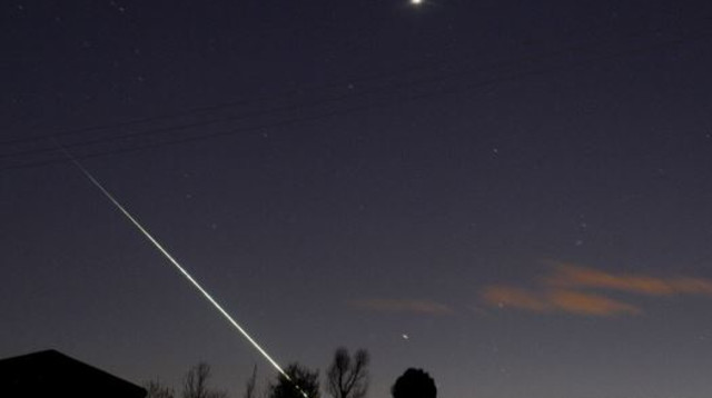 מטאוריט חולף בשמים (צילום: רויטרס)