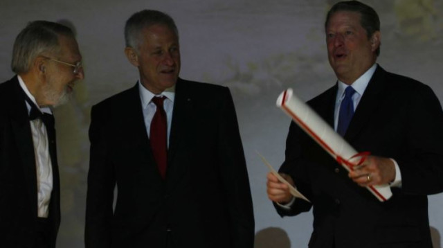 אל גור מקבל את פרס דן דוד  (צילום: רוני שוצר, פלאש 90)