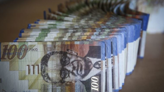 שטרות של 100 שקלים (צילום: נתי שוחט, פלאש 90)