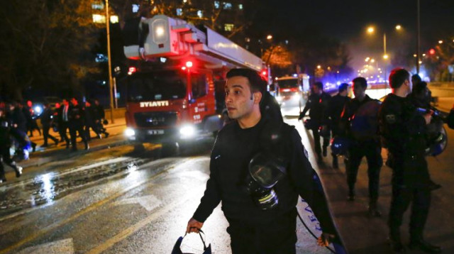 רכבי חירום מגיעים לזירת הפיגוע באנקרה (צילום: רויטרס)