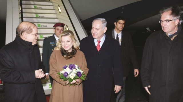 ראש הממשלה ורעייתו נוחתים בברלין (צילום: עמוס בן גרשום, פלאש 90)