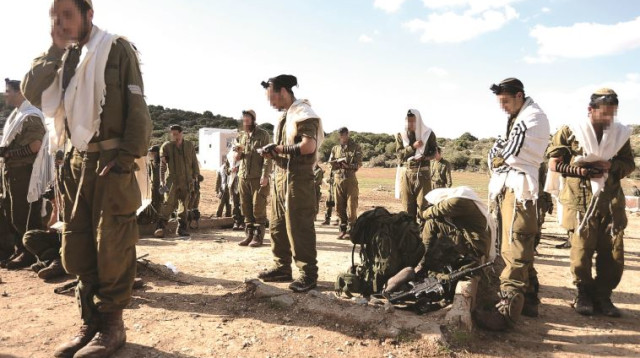 חיילים חרדים (צילום: יהונתן בן דוד, במחנה)
