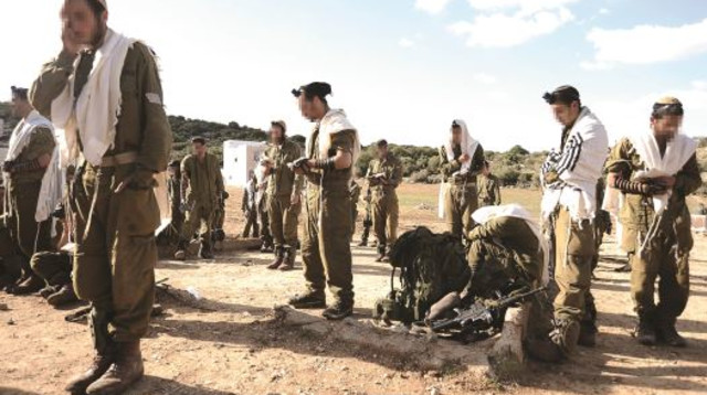 חיילים חרדים (למצולמים אין קשר לנאמר) (צילום: יהונתן בן דוד, במחנה)