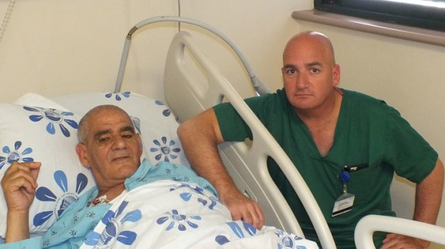 מוחמד באשיר עם ד"ר ארז קכל  (צילום: מיה צבן, דוברת המרכז הרפואי פוריה)