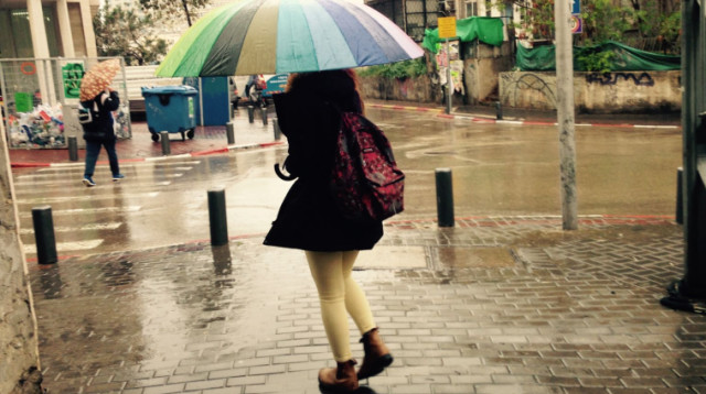 גשם בתל אביב (צילום: אבשלום ששוני)