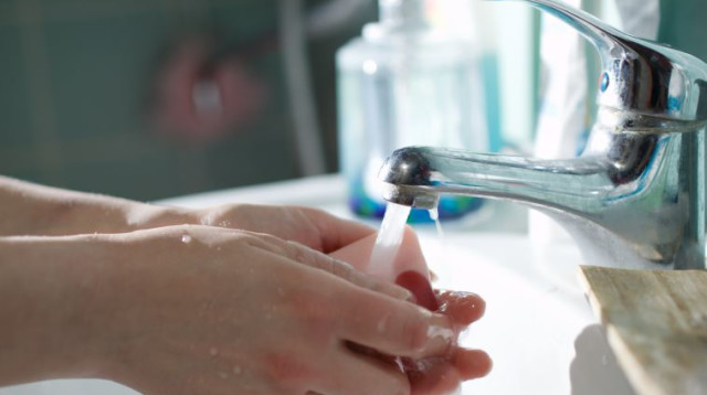 שטיפת ידיים (צילום: אינגאימג)