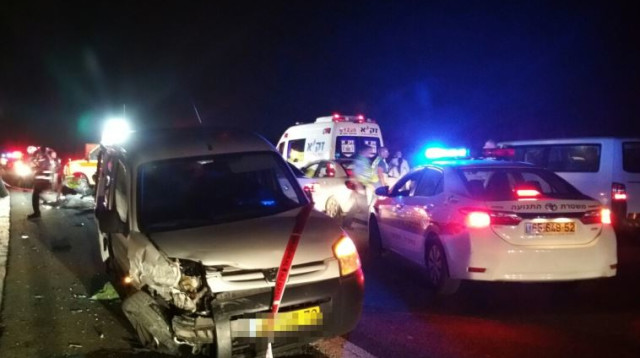 תאונת פגע וברח בכביש 6 (צילום: חטיבת דובר המשטרה)