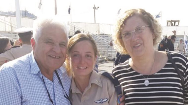 שני סופר עם סבה וסבתה (צילום: באדיבות המשפחה)