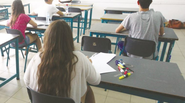 בחינות בבית ספר תיכון (צילום: אלוני מור)