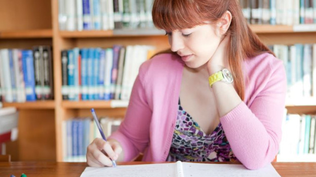 אישה לומדת, אילוסטרציה (צילום: אינגאימג)