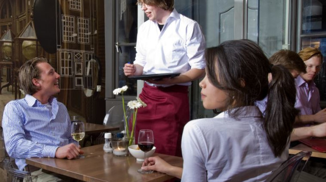 מלצרות (צילום: אינגאימג)