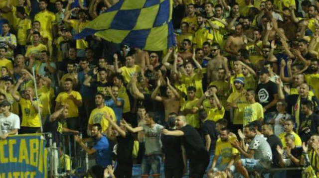 אוהדי מכבי תל אביב (צילום: עדי אבישי)